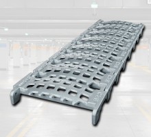 &nbsp;&nbsp;​&nbsp;- 압축하중에 대한 저항이 우수한 주철(FCD450)로 제작한&nbsp;트렌치커버- 차량통과시 소음발생이 적다.- 제품유닛간 볼트체결로 연결하여 손쉽게 설치가 가능- 아연도금처리로 내구성 및 제품수명이 우수함- 소음발생이 적기 때문에 주거공간에 사용- 내구성 및 내하중이 높아 공장에 사용가능&nbsp;